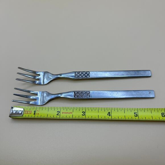 2 Cocktail Seafood Fork Oxford Hall Stainless Korea Snowflake Star - Picture 2 of 6